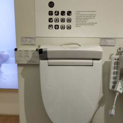 Nắp bồn cầu tự rửa điện tử thông minh điều khiển từ xa xịt rửa, vệ sinh phụ nữ INAX CW-KA22AVN (Hàng chính hãng)