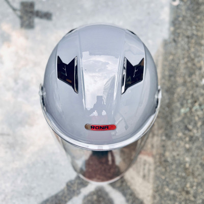 Mũ bảo hiểm xe máy 1/2 Rona R9K có kính dài màu trong, mũ freesize nhiều màu dành cho cả nam và nữ