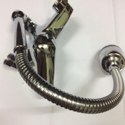 Vòi chậu rửa bát cắm tường nóng lạnh CAESAR ( đã bao gồm chân sen gắn tường) bảo hành 4,5 năm