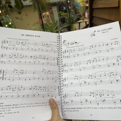 PIANO CHO THIẾU NHI – Tuyển tập 220 tiểu phẩm nổi tiếng (Phần 1) – Lê Dũng biên soạn – Huy Hoàng Bookstore – NXB Dân Trí (Bìa mềm)