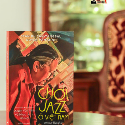CHƠI JAZZ Ở VIỆT NAM: QUYỀN VĂN MINH VÀ NHẠC JAZZ HÀ NỘI - Stan Bh Tan -Tangbau – Quyền Văn Minh - Hiền Trang dịch – Omegaplus (Bìa mềm)