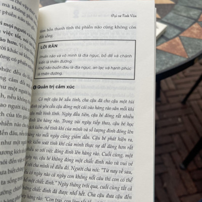 CHO LÀ NHẬN: Lo ít đi và làm nhiều hơn – Đại Sư Tinh Vân – Lê Minh Châu dịch – Bizbooks – NXB Hồng Đức (Bìa mềm)