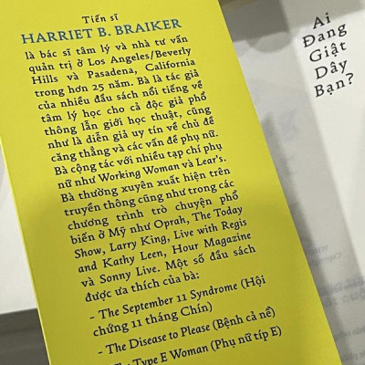 Sách - Ai đang giật dây bạn: Cách phá vỡ vòng lặp thao túng và giành lại quyền kiểm soát cuộc đời (Nhã Nam HCM)