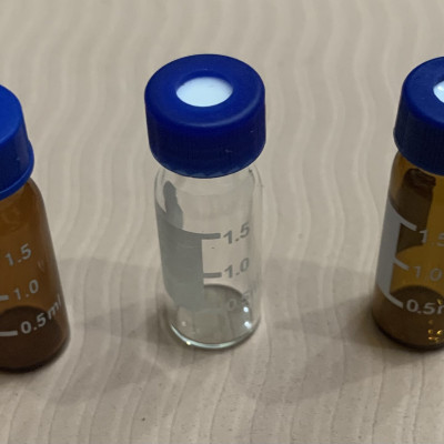 Chai thủy tinh 1,5ml ( 2ml ) + Nắp vặn xanh 9mm, 100 cái hộp, Alain TQ