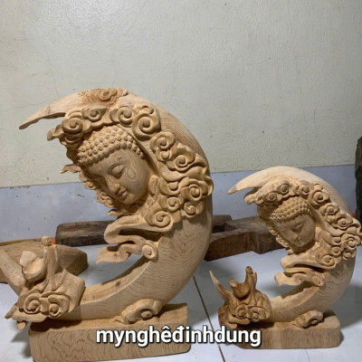 Tượng nhất  tâm bái phật dưới ánh trăng bằng gỗ ngọc am thơm nức kt cao 20x15x3cm 