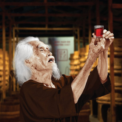 Nước Mắm Tĩn lốc mini du lịch 40N đạm tự nhiên gồm 10 chai thủy tinh 60ml nước mắm rin nguyên chất truyền thống sạch là cốt nhĩ từ cá cơm than sánh đặc thịt cá không chất bảo quản