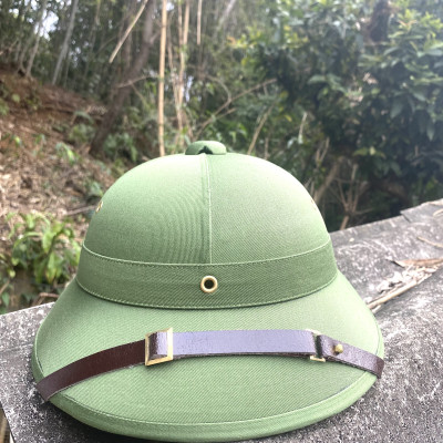 Mũ cối tàu lòng xanh cốt phíp, vải Gabadin tô châu, rơi va đạp không vỡ, tuyệt đối không ngấm nước, vải không phai