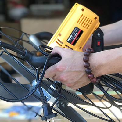 MÁY XOA NỀN CẦM TAY TAHAWA TH-641 thiết bị được dùng cho ngành xây dựng. Chuyên xoa vữa hồ, xoa nền bê tông. Mâm xoa lớn, được làm từ thép chắc chắn nên có độ bền cao.