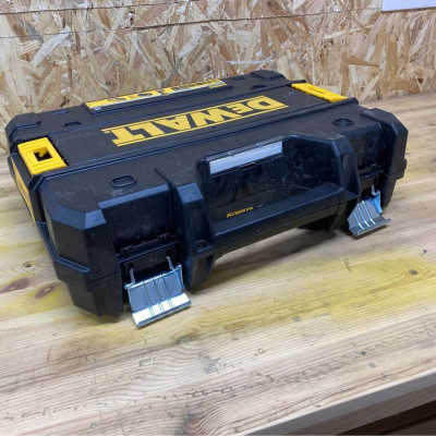 VALI NHỰA DEWALT N442425- HÀNG CHÍNH HÃNG