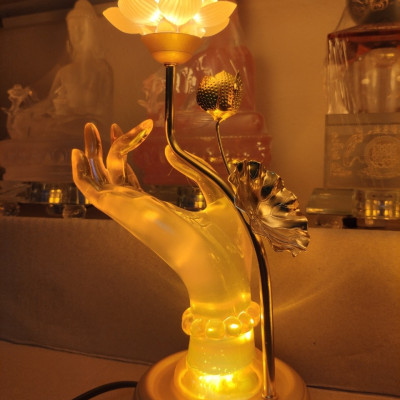 Đèn thờ tay Phật hoa lưu ly
