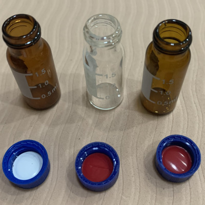 Chai thủy tinh 1,5ml ( 2ml ) + Nắp vặn xanh 9mm, 100 cái hộp, Alain TQ