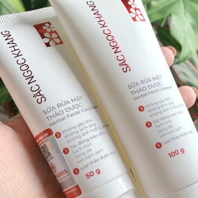 Sữa Rửa Mặt Sắc Ngọc Khang 100gr tinh chất hoa anh đào thiên nhiên giúp làm sạch dịu nhẹ và mang lại làn da mịn màng , tươi sáng