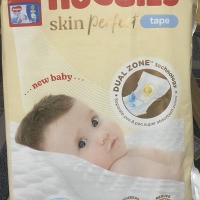 Tã dán sơ sinh Huggies NB38 miếng Skin Perfect ( Cho bé dưới 5 kg)-Mẫu mới Của Huggies NB40 - HSD luôn mới