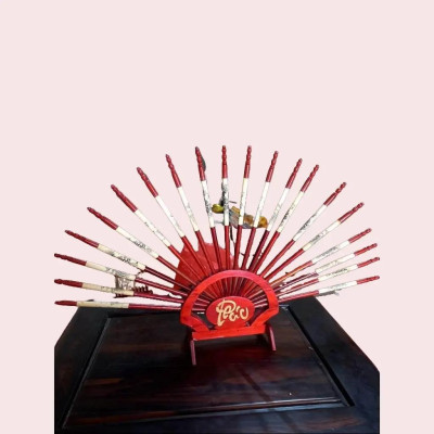 Bộ đũa thờ hình cánh quạt chân đế và 10 đôi đũa bằng gỗ hương