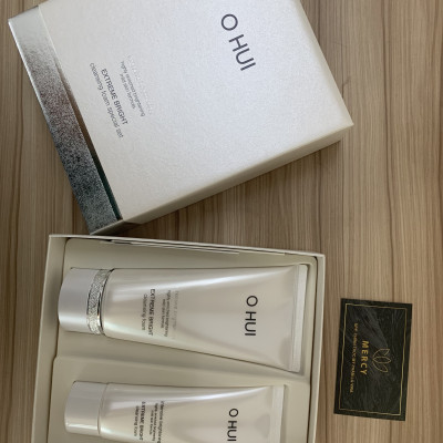 Bộ Sữa rửa mặt dưỡng trắng Ohui Extreme White Cleansing Foam Set 260ml