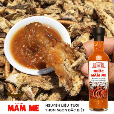Nước mắm me cao cấp Làng Chài Xưa, nguyên liệu tươi, thơm ngon đặc biệt từ me, tỏi, ớt tươi, chai thủy tinh 300g