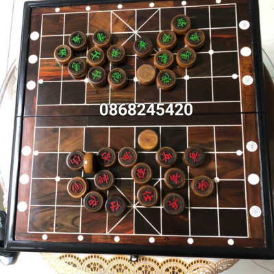 Combo bộ bàn cờ tướng gỗ trắc kt 50×5×3cm +quân gỗ bách xanh thơm ngọt dịu kt 4×1.5cm 