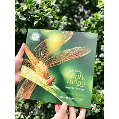 (Sách Song Ngữ) KHÁM PHÁ VIỆT NAM XANH: LINH HỒN CÁNH MỎNG – Chạm Vào Vẻ Đẹp Mong Manh Của Những Sinh Linh Nhỏ Bé - Phạm Thanh Kiều Trang - Alpha Books