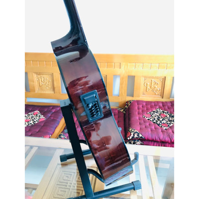 Đàn guitar classic model DVE70CX có EQ 7545R cho ra âm thanh tốt dành cho bạn mới tập