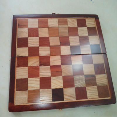 Bàn cờ vua bằng gỗ chất lượng cao 