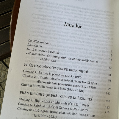 VŨ KHÍ KINH TẾ - Sự trỗi dậy của các biện pháp trừng phạt kinh tế như một công cụ chiến tranh hiện đại – Nicholas Mulder - NXB Chính trị quốc gia sự thật