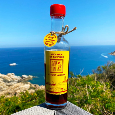 Nước Mắm Tĩn Cá Cơm Vàng Ruột Đỏ Độ Đạm 60N Tự Nhiên Chai Thuỷ Tinh 250ml Nước Mắm Rin Nguyên Chất Truyền Thống Sạch Nước Mắm Nhỉ Từ Thùng Lều Gỗ Cốt Nhĩ Đặc Biệt Cá Cơm Vàng Ruột Đỏ Muối Tinh Khiết, Sánh Đặc Thịt Cá, Không Chất Bảo Quản