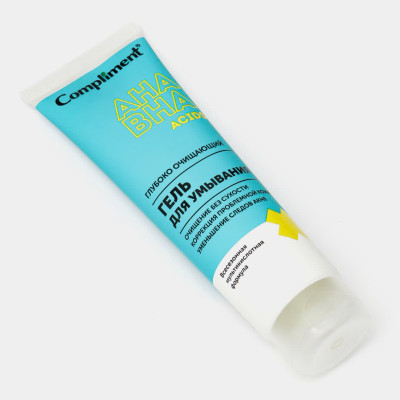 Sữa rửa mặt Compliment AHA BHA acids pH 5.5 sạch sâu, giảm mụn 150ml