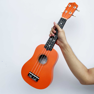 Đàn Ukulele Soprano Woim 35A15 tặng kèm bao da, capo nâng tông và máy lên dây điện tử