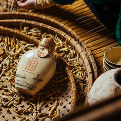 Nước mắm Tĩn cá cơm than nhãn xưa 41N ( tĩn gốm 500ml) sánh đặc thịt cá, không chất bảo quản