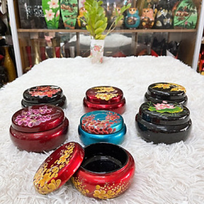 Hủ kẹo trang trí Thanh Bình Lê họa tiết phong phú nhiều màu sắc đa dạng thích hợp đựng vật dụng, trang trí làm quà tặng