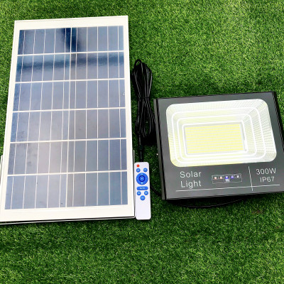 Đèn Năng Lượng Mặt Trời Pha 300W - Chip LED 5730/684 Mắt LED cho Thời Gian Chiếu Sáng Lên Đến 12 Tiếng