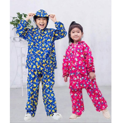 Quần áo mưa trẻ em từ 6 - 8 tuổi họa tiết hoạt hình , xinh xắn  , vải dù chống thấm , có túi đựng dễ thương , giao màu ngẫu nhiên