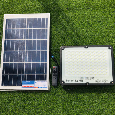 Đèn Năng Lượng Mặt Trời Chống Lóa 300W Vỏ Nhôm Nguyên Khối
