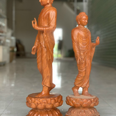 Tượng phật thích ca khất thực bằng gỗ hương kt cao 50
