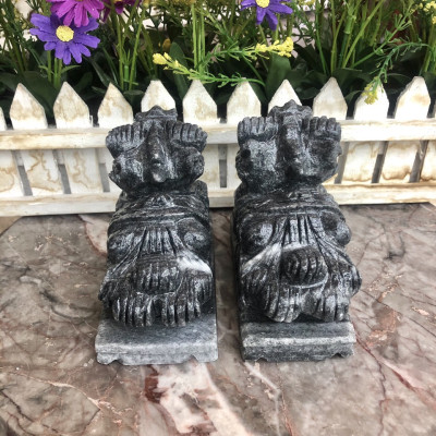 Cặp Tỳ Hưu cẩn mắt đỏ phong thủy đá cẩm thạch vân đen - Dài 12 cm