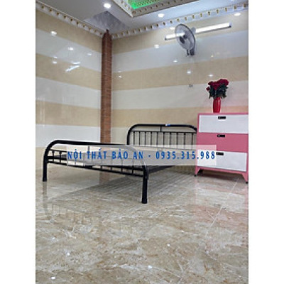 Gường sắt mỹ nghệ 1m8x2m giá rẻ