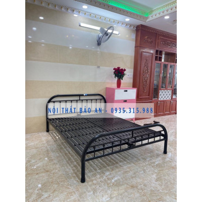 Gường sắt mỹ nghệ 1m8x2m giá rẻ