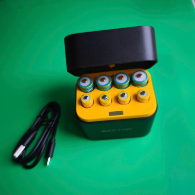 Sạc pin Beston AA AAA M7037 1.5V dùng cho pin 2A 3A 8 khe, cổng USB-C, sạc nhanh tự ngắt thông minh