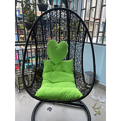 Xích đu chữ C nâu Tundo được làm bằng mây PE