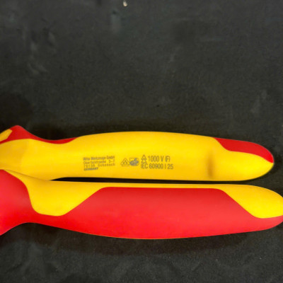 Bộ Kìm cắt cáp Wiha 43662 và Kìm cắt cộng lực Wiha 38191 cách điện 1000V.