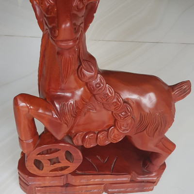 Tượng Gỗ Mỹ Nghệ trạm hình Con Dê đứng tiền màu đỏ đẹp Size cao 50cm ngang 30cm sâu 15cm Ý nghĩa trưng con dê gỗ trong nhà, trên bàn cầu mong cuộc sống bình an, may mắn, sung túc , tài lộc ạ