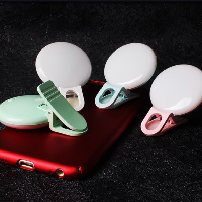 Đèn Led tròn kẹp điện thoại hỗ trợ chụp selfie cực đẹp - phụ kiện đẹp cho điện thoại của bạn - Hàng Nhập Khẩu
