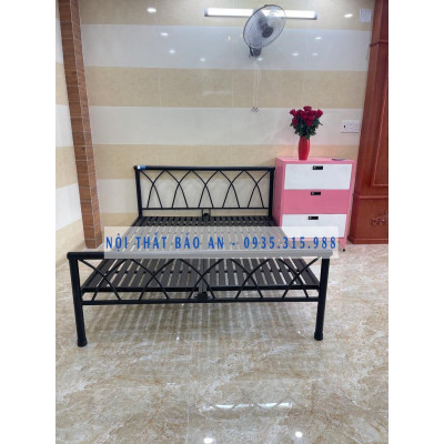 Giường sắt kiểu đan chéo 1m4x2m 