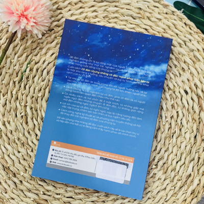 Sách Cô Đơn Nhưng Không Cô Độc – Hạnh Phúc Luôn Bên Ta