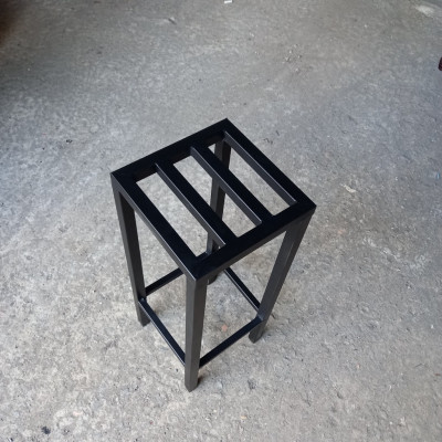 Kệ (giá) sắt để chậu hoa cây cảnh, mặt Vuông 20x20,25x25 ,30X30 cm có thanh giằng 4 chân Cao 35-40-45-50-55-60-65-70 Thép hộp 16mm ( Hàng Chính Hãng )