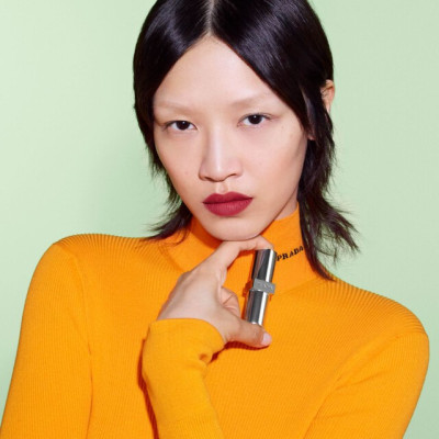 Son màu Prada Monochrome Durable Weightless Lipcolor R128_Granato 3.8g