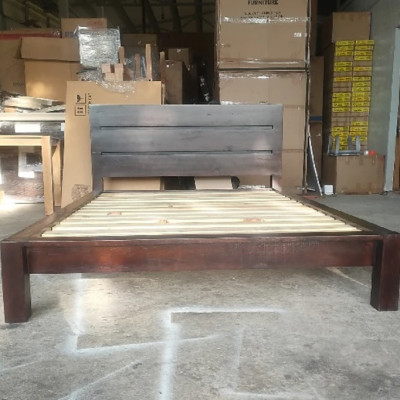 Giường ngủ gỗ sồi Juno sofa màu nâu óc chó 