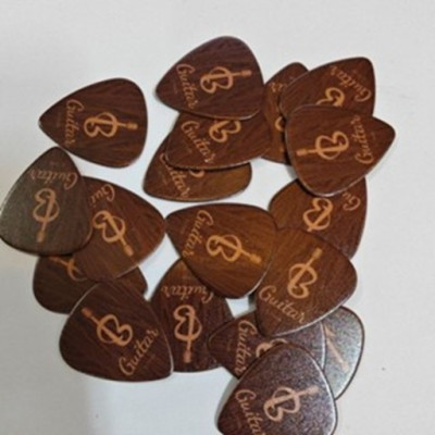 Pick Đàn Guitar Giả Gỗ – Bền Đẹp, Cá Tính