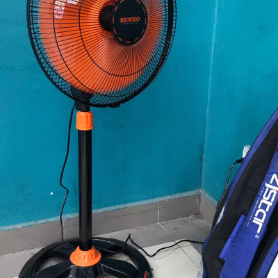 Quạt Đứng Thân Sắt F32 Senko DTS1607 - Màu ngẫu nhiên - Hàng Chính Hãng