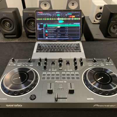 Máy DJ Controller 2 kênh sử dụng Serato  DJ  DDJ REV1 Pioneer  - Hàng chính hãng